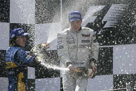 Kimi fik sin del af badet (Foto: McLaren)